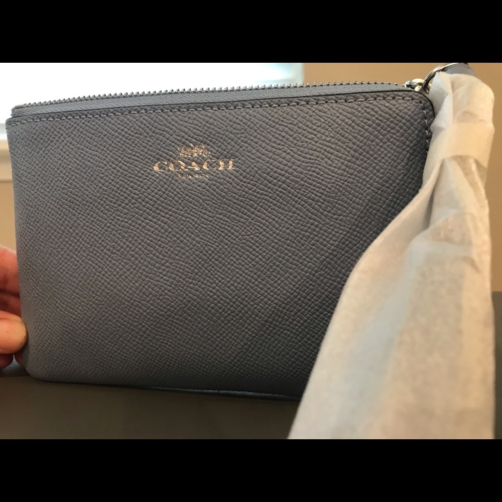 COACH LEATHER CORNER ZIP WRISTLET NWT